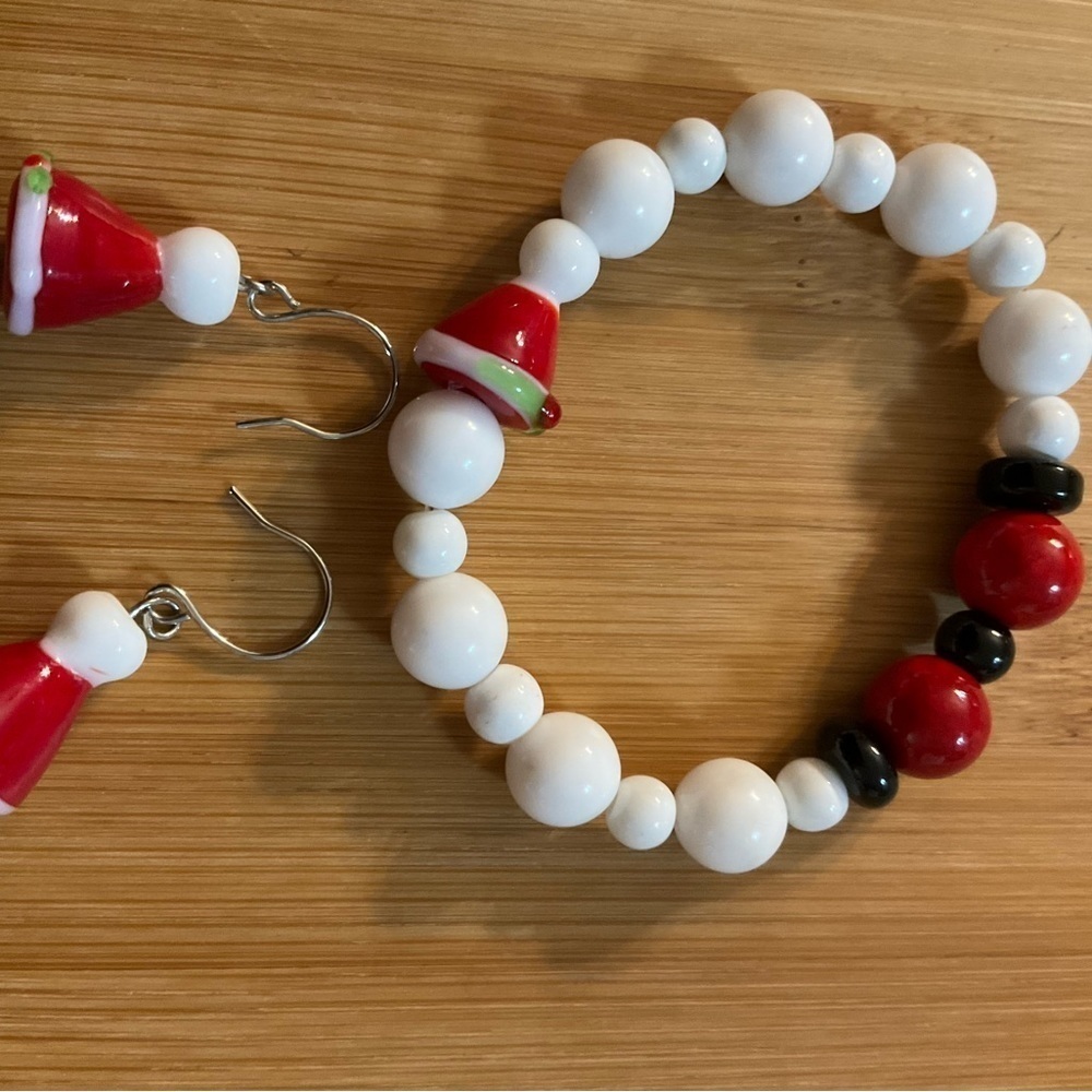 Hand Crafted Santa Claus Hat Earrings and Stretch Bracelet Red White Christmas - Picture 4 of 7